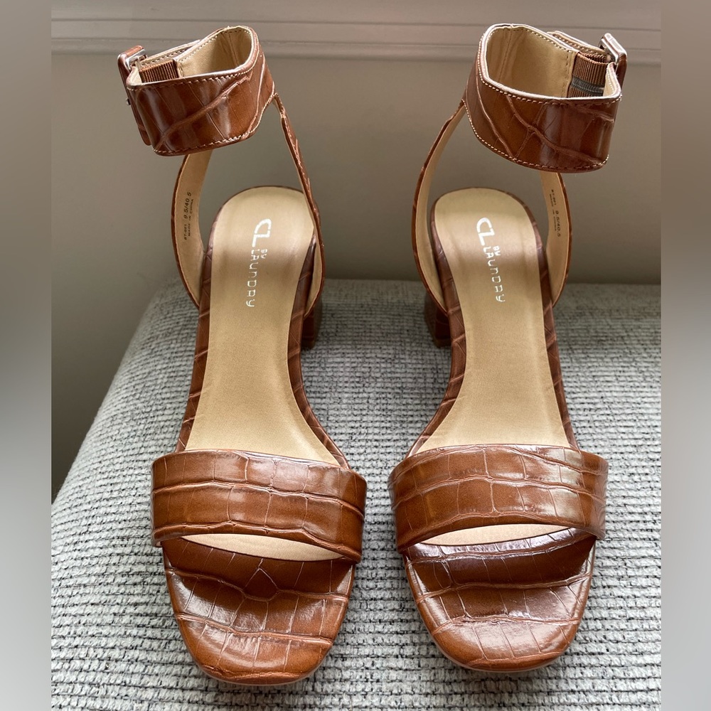 New with tags CL by Laundry Beach Side heeled sandal size 9.5